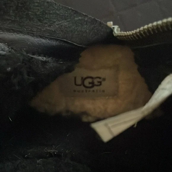 UGG Womens Short Boot Size 8.5 Blayre II Black Fur Wood Heel Buckle - Picture 14 of 14